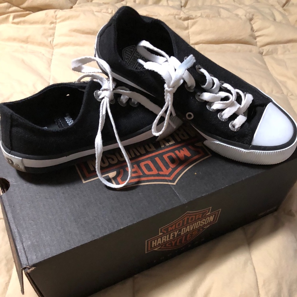 Harley Davidson chucks women’s 6.5